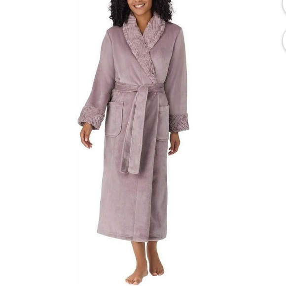 NWT Carol Hickman Women's dusty purple Robe size M. Super warm and fuzzy! - Picture 1 of 5
